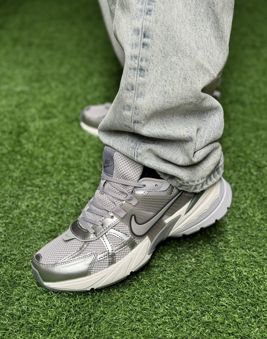 نایکی وی ۲ کی ران خاکستری نقره ای