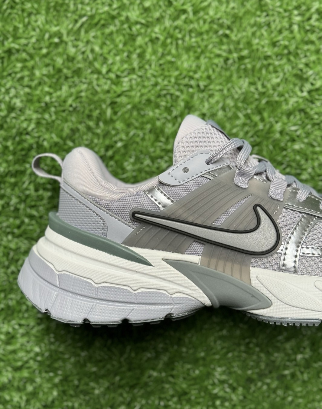 نایکی وی ۲ کی ران خاکستری نقره ای