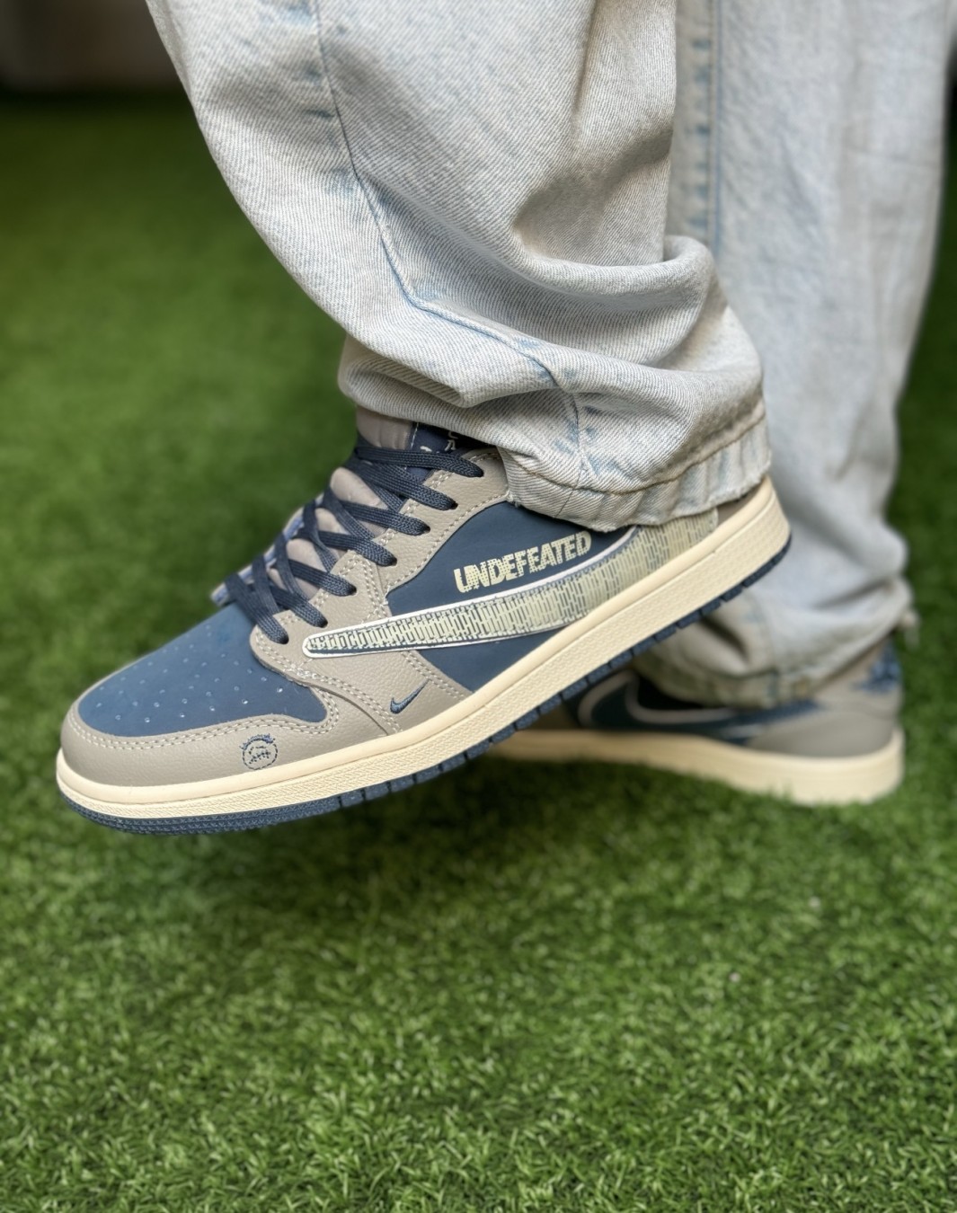 نایکی جردن ۱ ترویس اسکات طوسی آبی