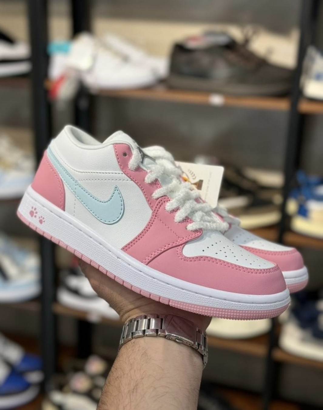 نایکی ایر جردن 1 بدون ساق پاو پرینت صورتی || Nike Air Jordan 1 Low SE Paw Print Pink (کد ۷۳۸)