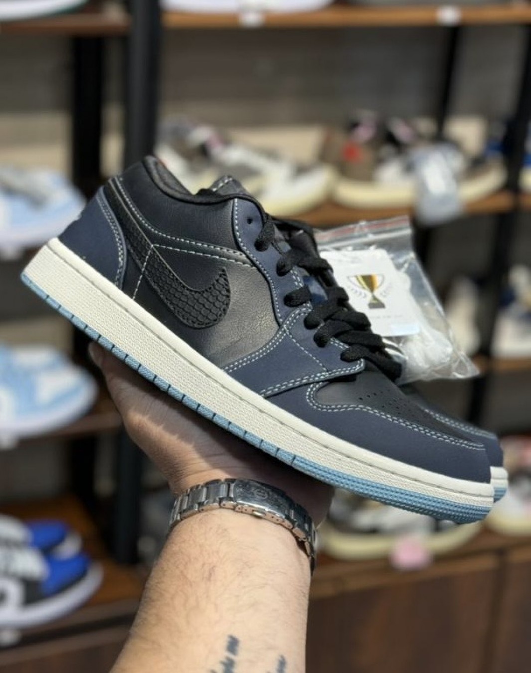 نایکی ایر جردن 1 بدون ساق سرمه ای مشکی پوست ماری || Nike Air Jordan 1 Low SE Navy Black Snakeskin (کد ۷۴۰)
