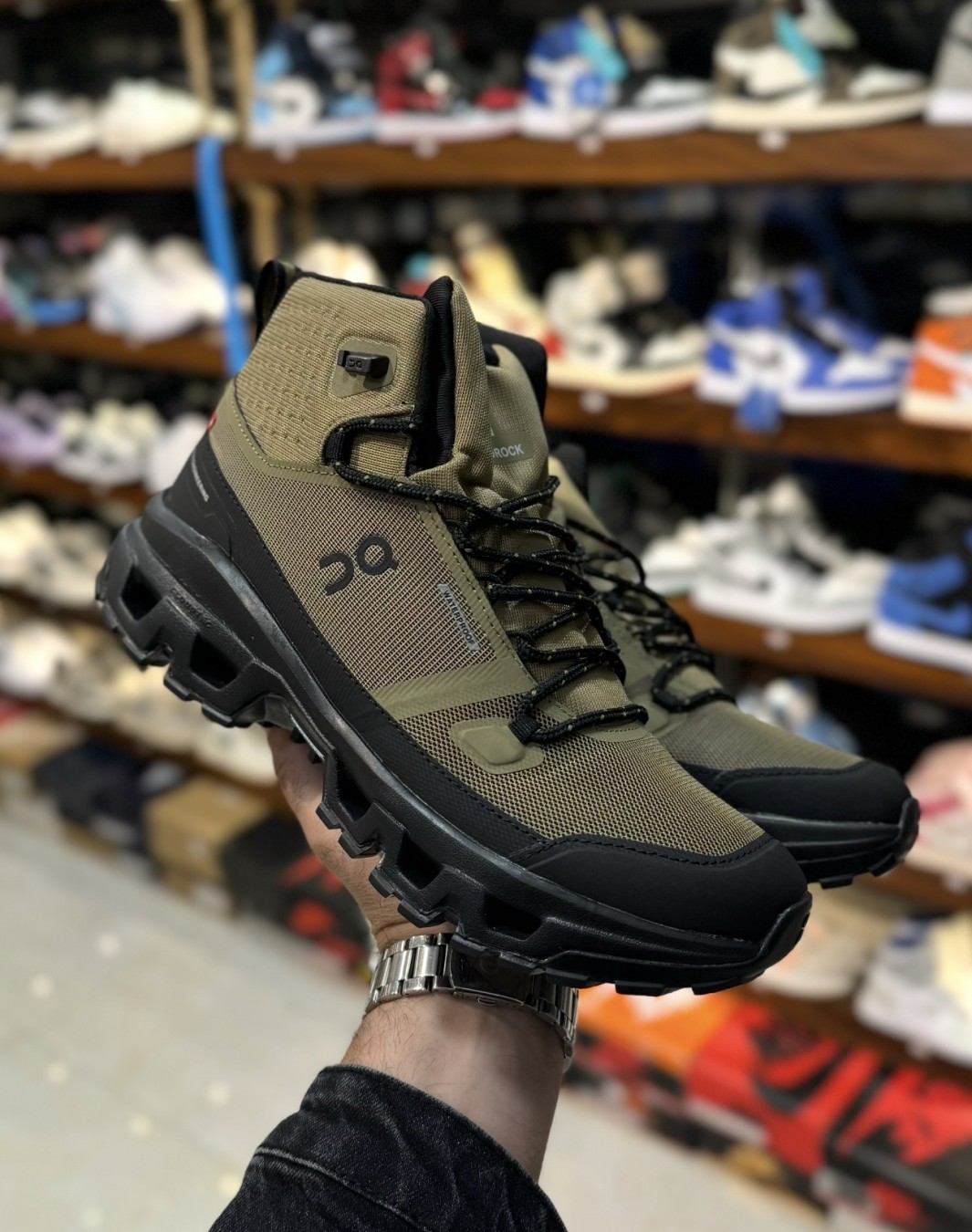 آن رانینگ کلودراک ۲ واترپروف مشکی زیتونی || On Running Cloudrock 2 Mid Waterproof Hunter Black (کد ۷۴۷)