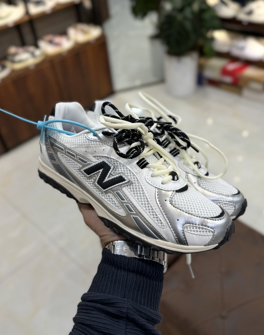 نیوبالانس ۲۰۴L نقره ای متالیک || New Balance 204L Silver Metallic (کد ۷۴۲)