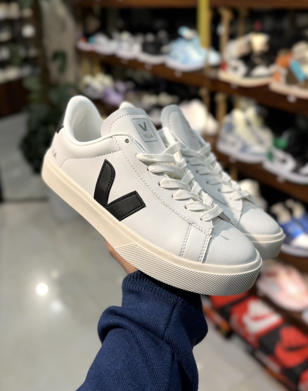 وجا سفید مشکی || Veja White Black (کد ۷۷۰)