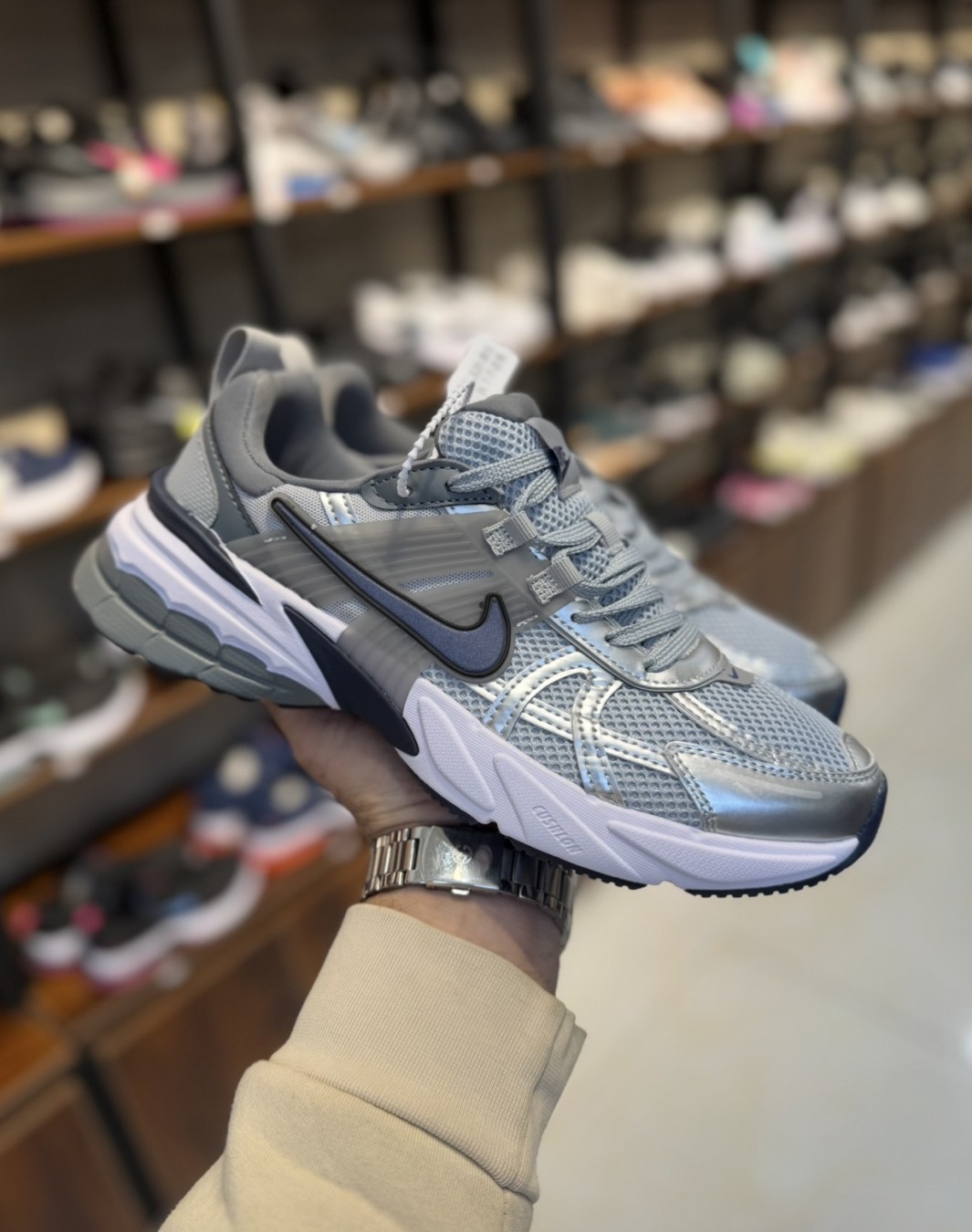 نایکی وی ۲ کی ران مشکی طوسی نقره ای || Nike V2K Run Wolf Gray Midnight Navy (کد ۷۹۳)