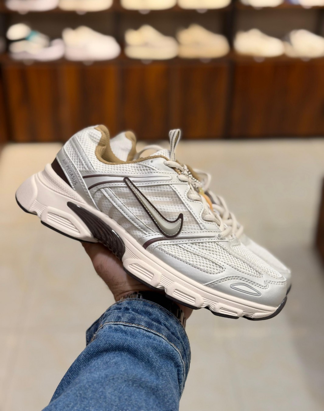 نایکی ایر پگاسوس کرم قهوه ای || Nike Air Pegasus Orewood Brown (کد ۸۰۰)