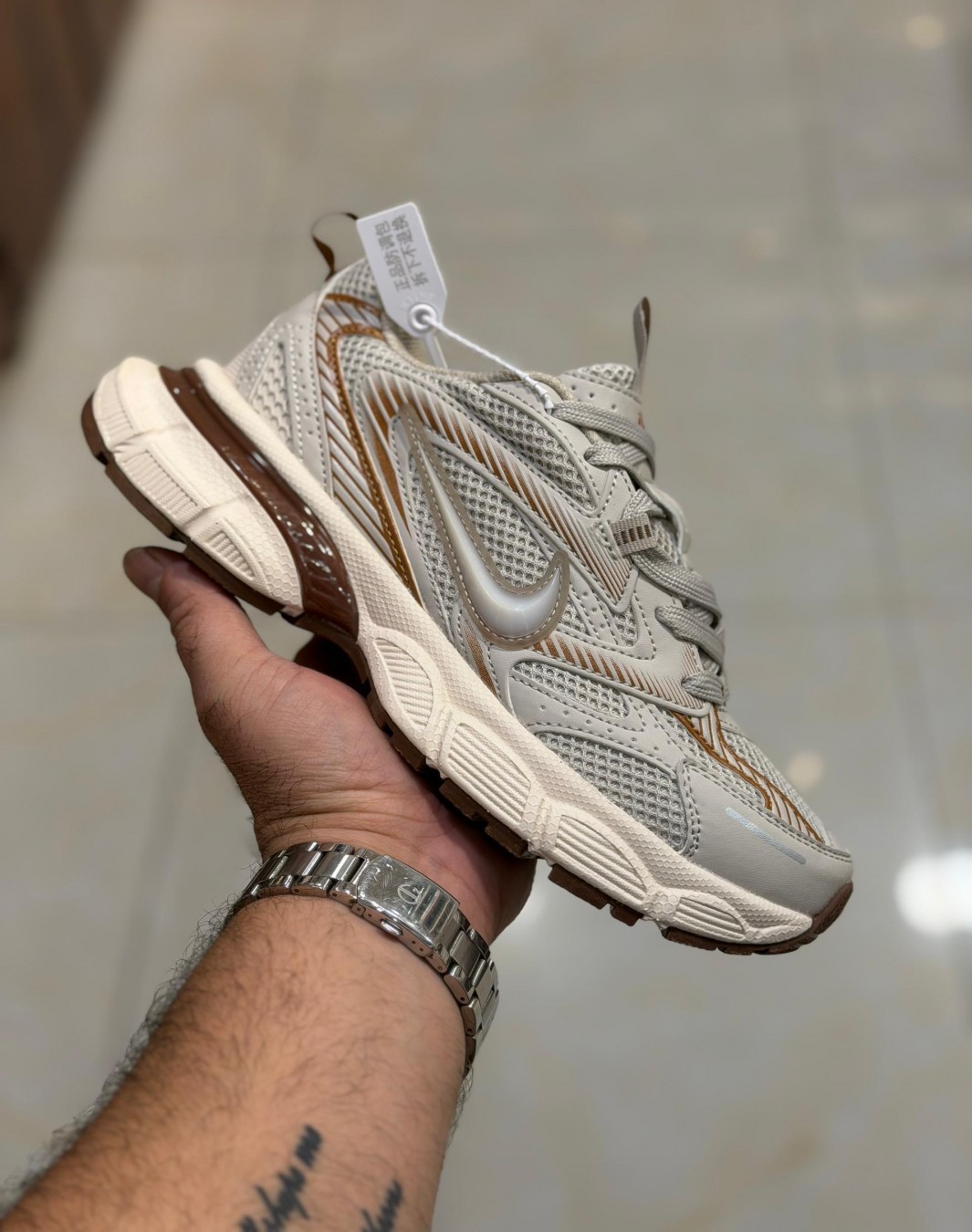 نایکی وومرو ۵ کرم قهوه ای || Nike Vomero 5 Orewood Brown (کد ۸۰۴)