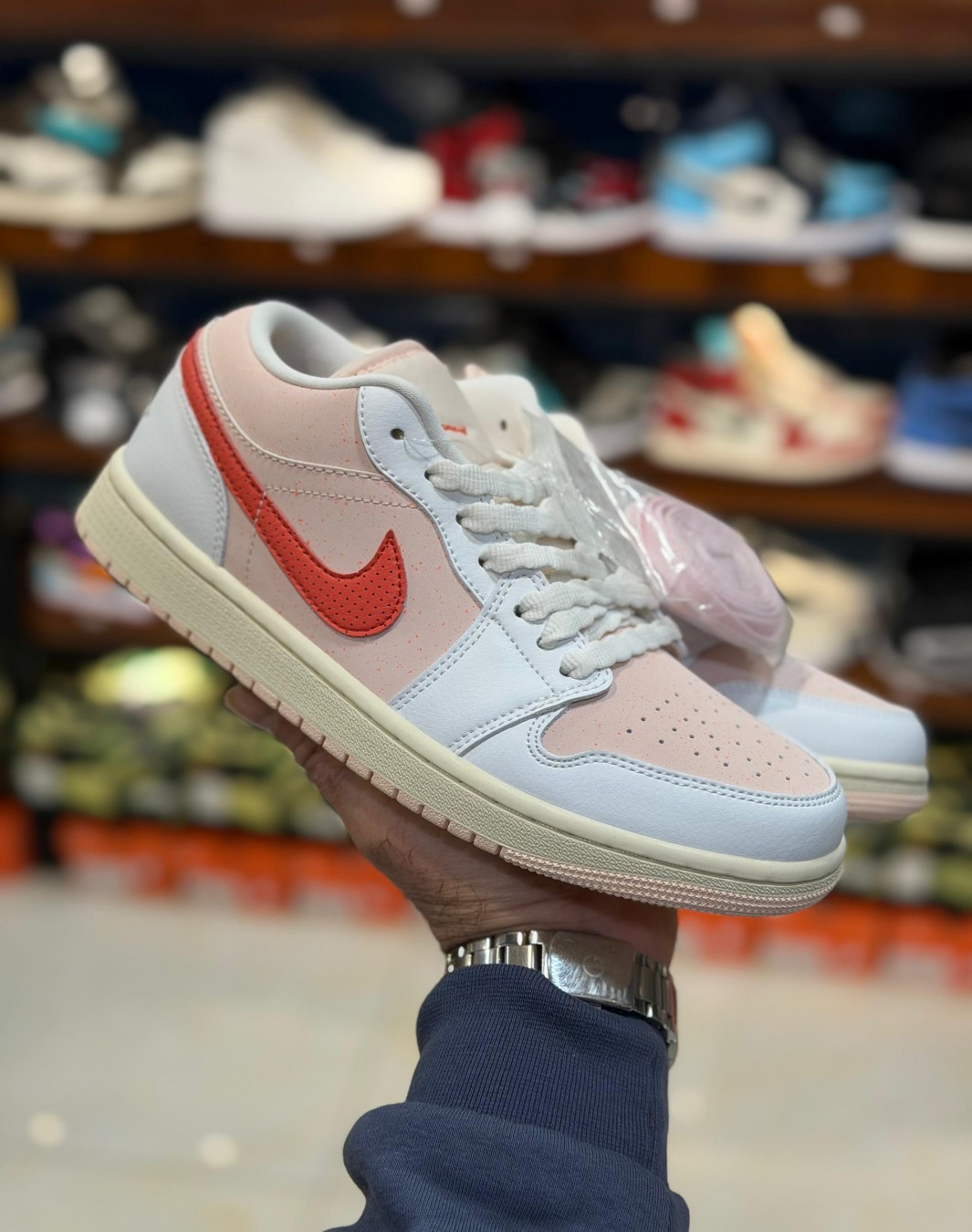 نایکی ایر جردن 1 بدون ساق گلبهی شیری‌ || Nike Air Jordan 1 Low Strawberry Milkshake (کد ۸۱۳)
