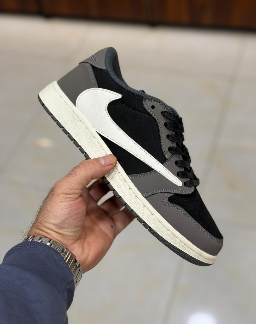 نایکی جردن ۱ ترویس اسکات مشکی قهوه ای || Nike Jordan 1 Travis Scott Reverse mocha Grey (کد ۶۵۳)