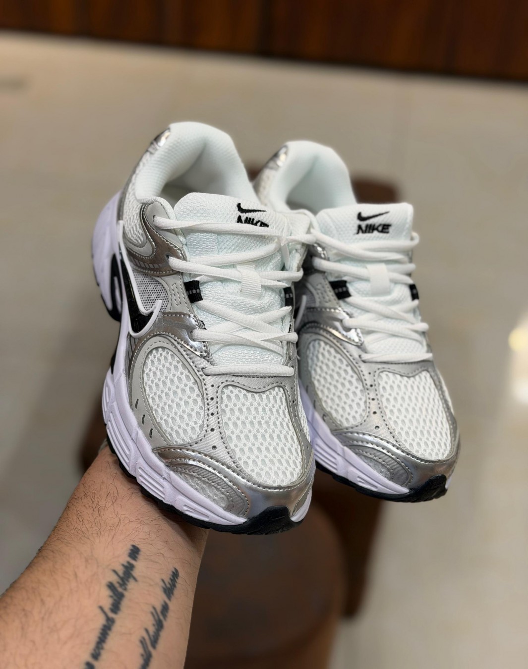 نایکی وی ۵ RNR سفید مشکی نقره ای