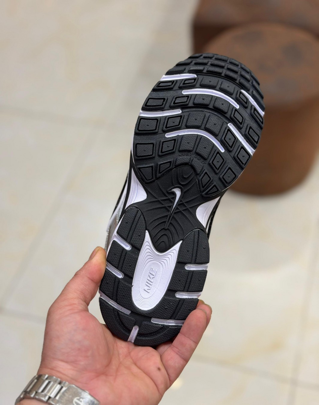 نایکی وی ۵ RNR سفید مشکی نقره ای