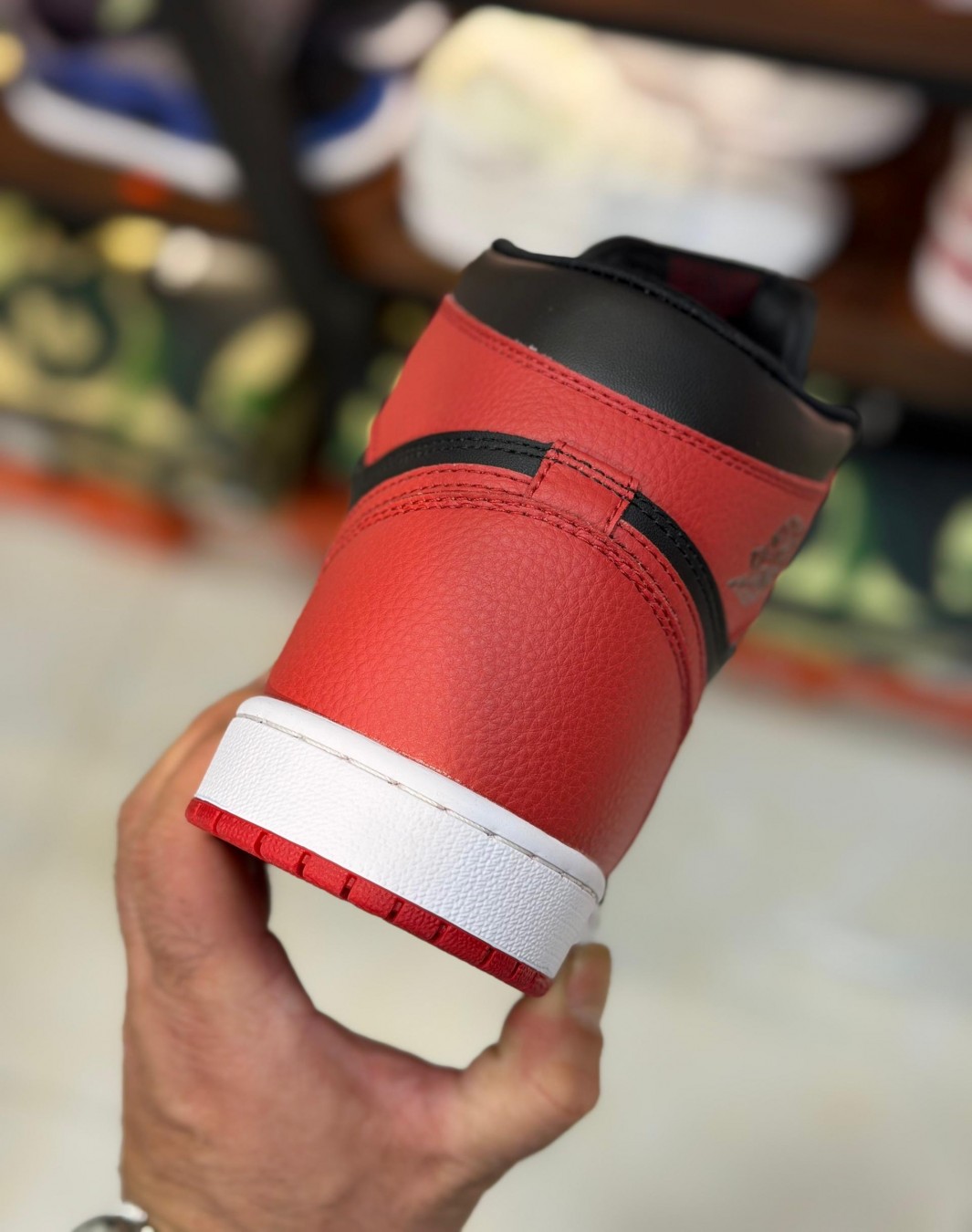 نایکی ایر جردن ۱ ساقدار قرمز مشکی