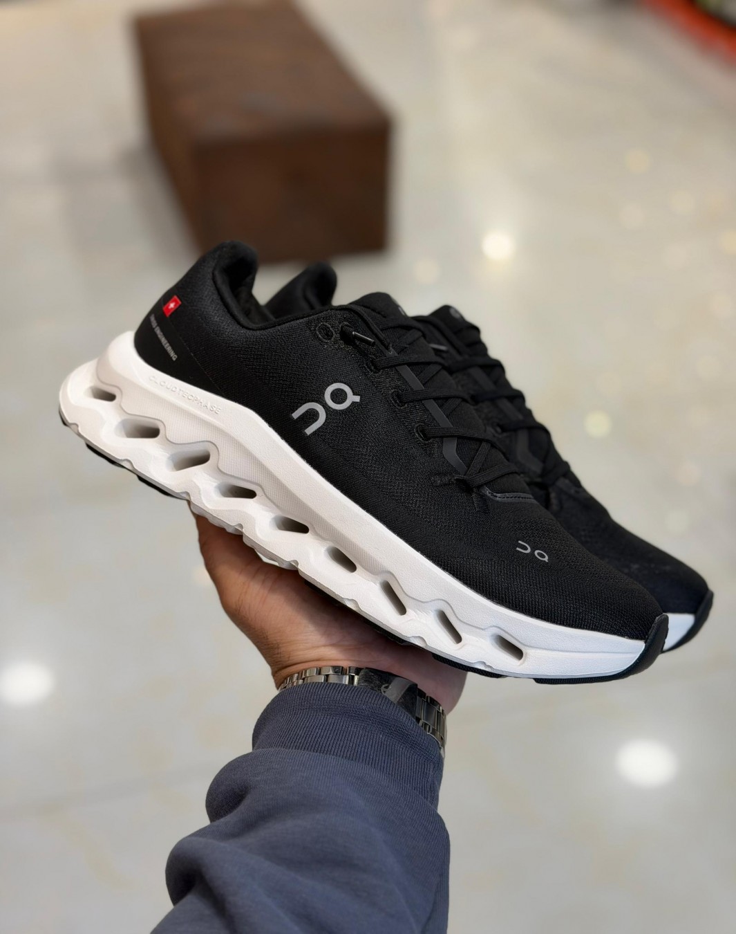 آن رانینگ کلودتیلت مشکی سفید || On Running Cloudtilt Black White (کد ۸۳۳)