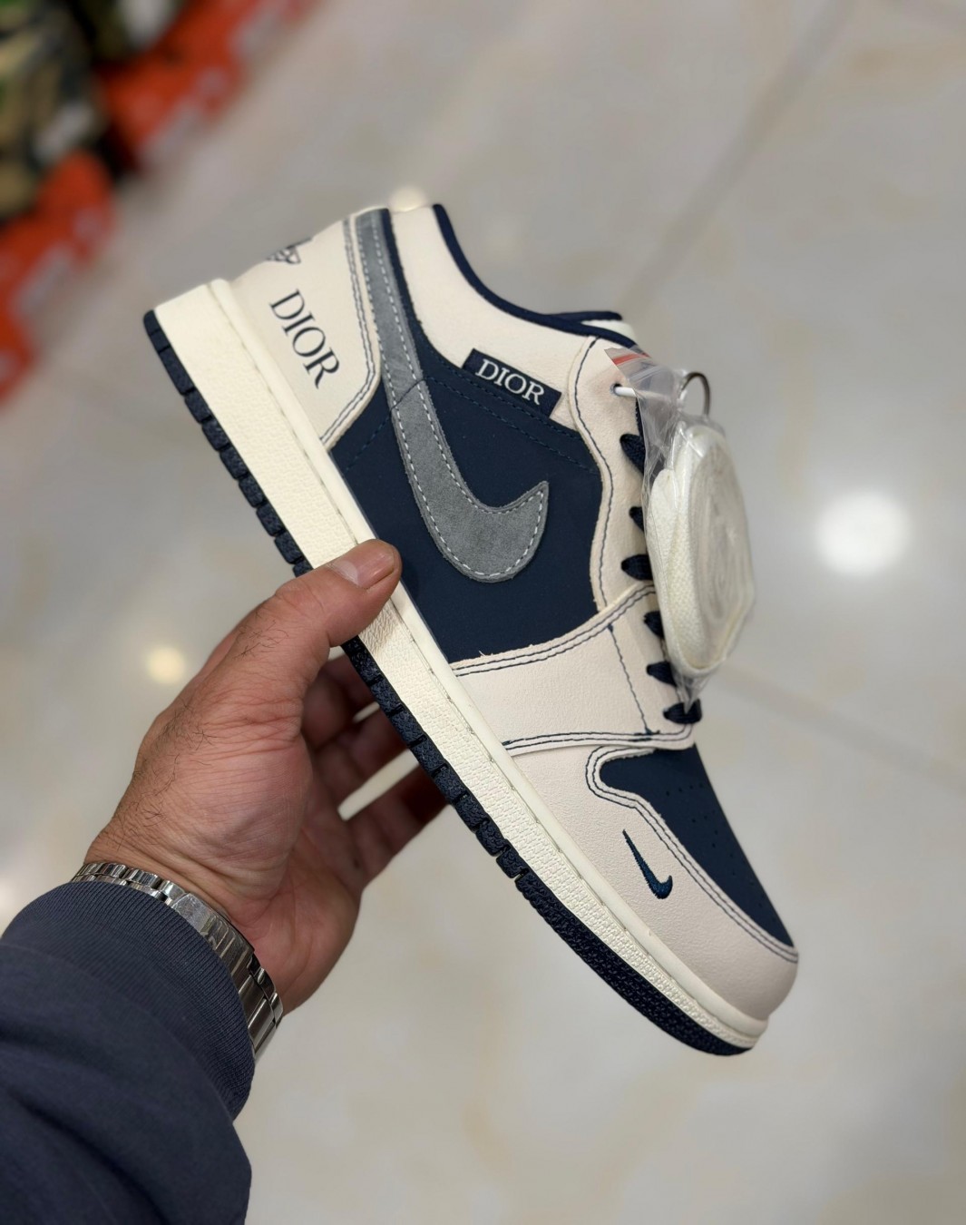 نایکی ایر جردن ۱ بدون ساق دیور سفید سرمه ای || Nike Air Jordan 1 Low Dior (کد ۸۳۷)