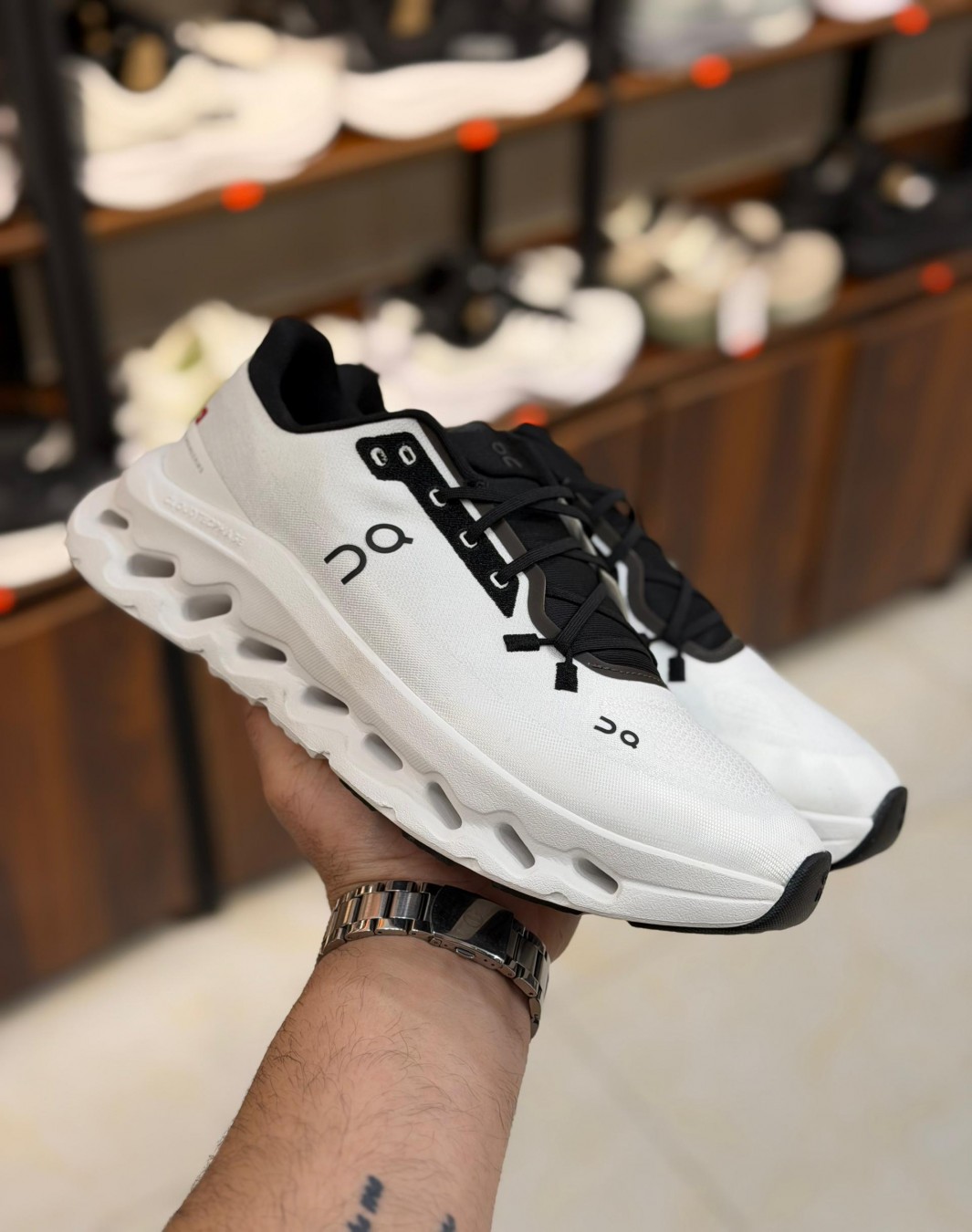 آن رانینگ کلودتیلت سفید مشکی || On Running Cloudtilt White Black (کد ۸۴۹)