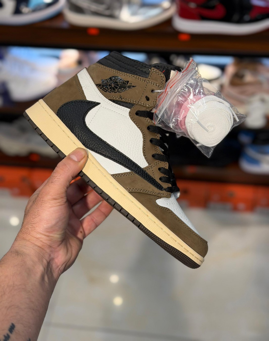 نایکی جردن 1 ترویس اسکات ساقدار دارک موکا || Nike Jordan 1 Travis scott 1 High OG Dark Mocha (کد ۴۶۹)
