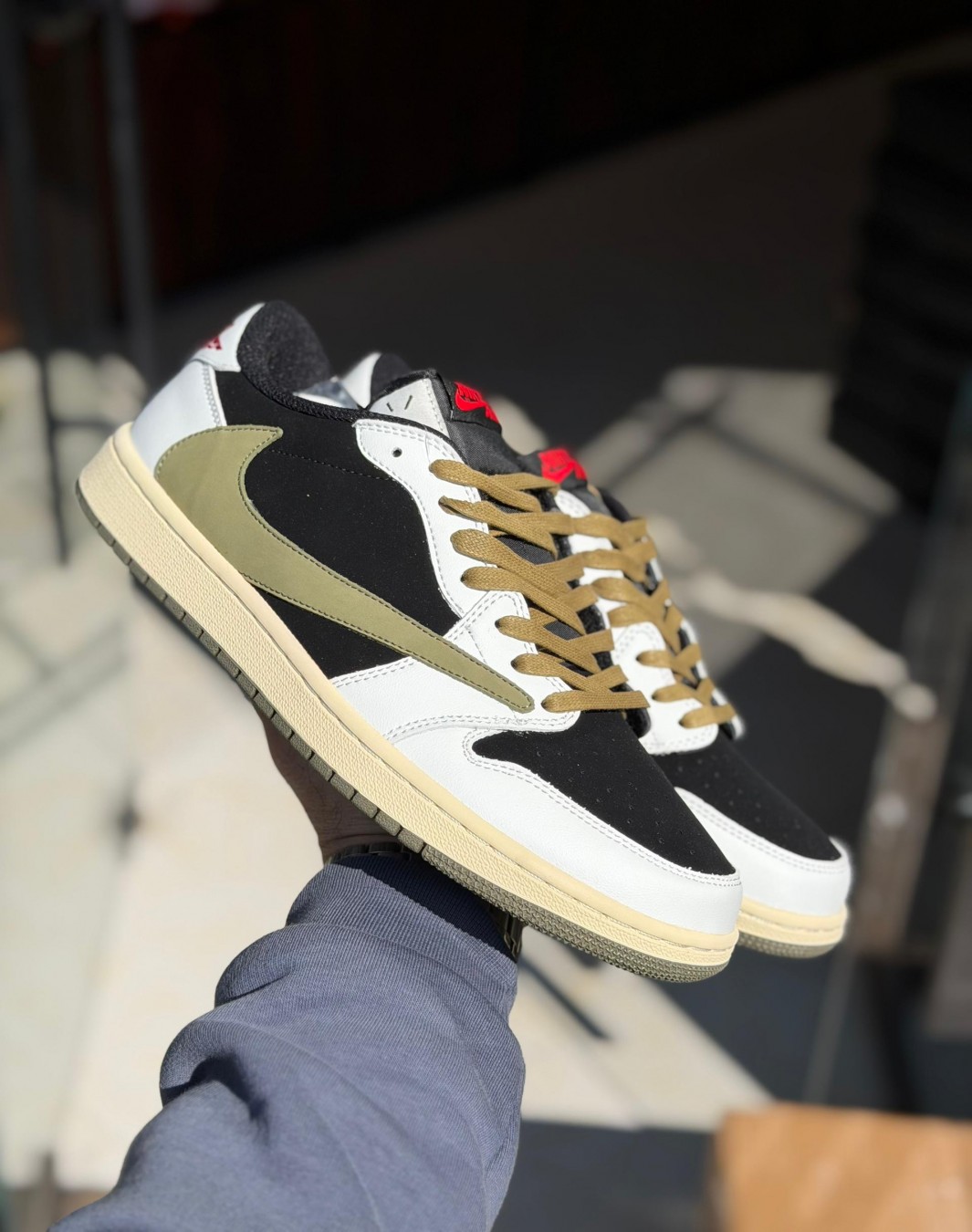 نایکی جردن 1 ترویس اسکات الیو || Nike Jordan 1 Travis Scott Olive (کد 218)