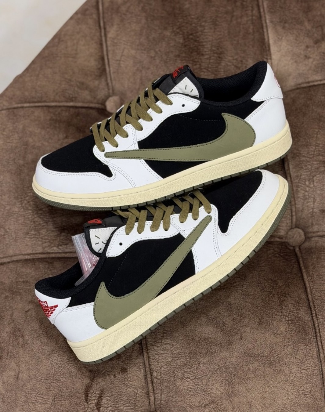 نایکی جردن 1 ترویس اسکات الیو || Nike Jordan 1 Travis Scott Olive (کد 218)