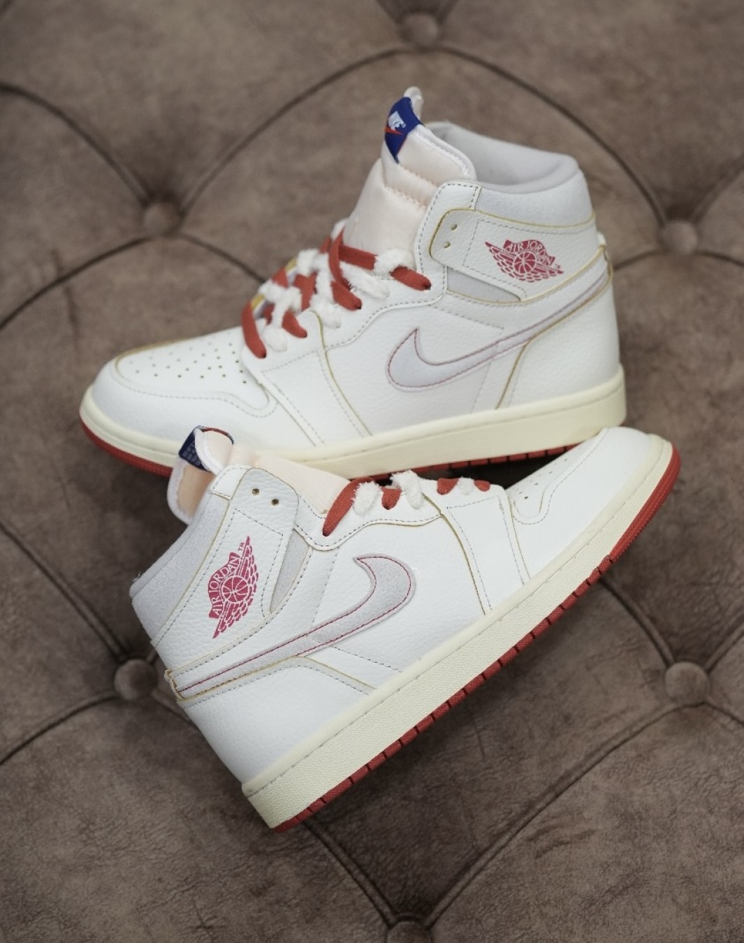 نایکی ایر جردن ۱ ساقدار کرم قرمز || Nike Air Jordan 1 High OG Rare Air Sail Cinnabar (کد ۸۲۹)