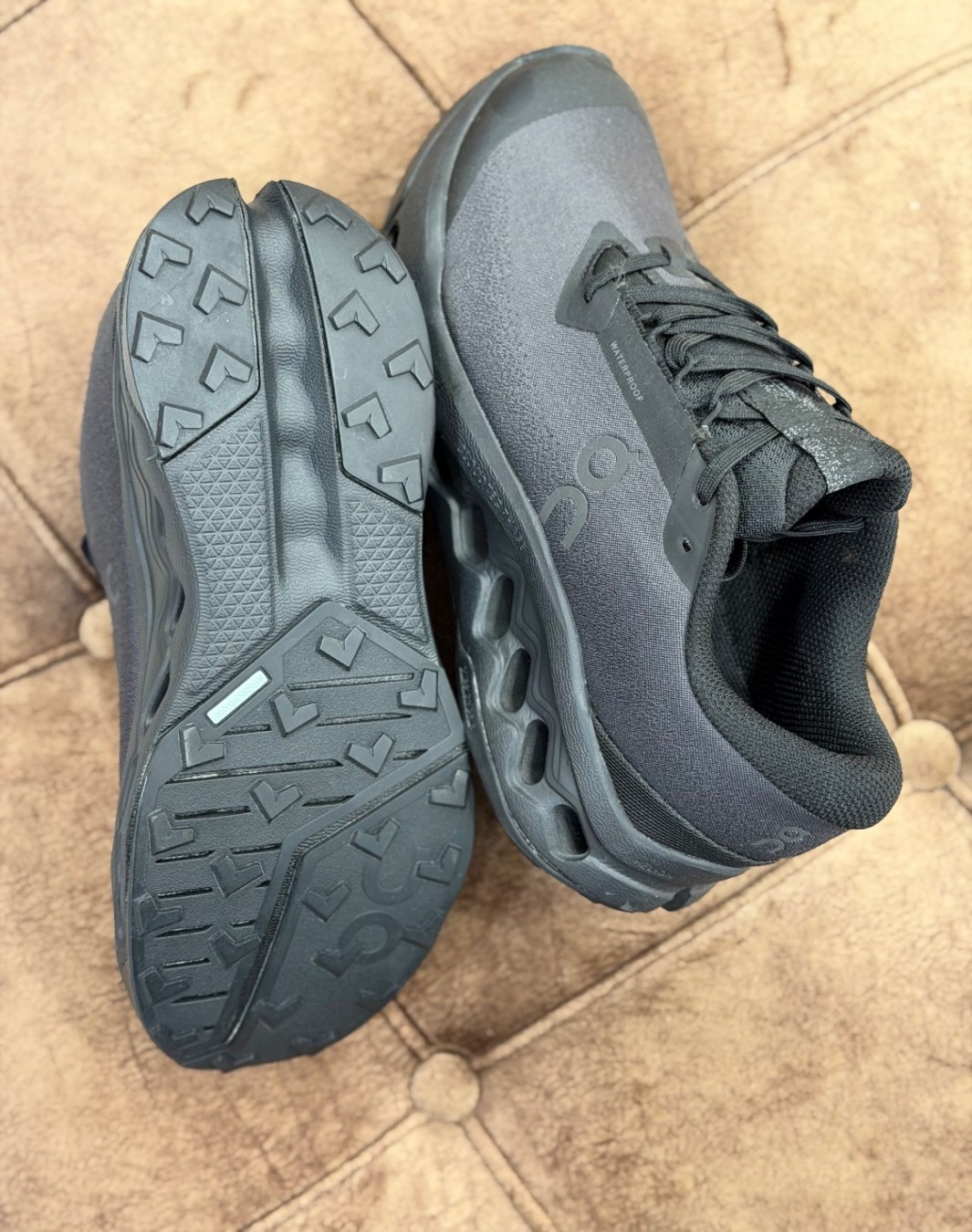 On Running Cloudsurfer Trail 2 WP Black