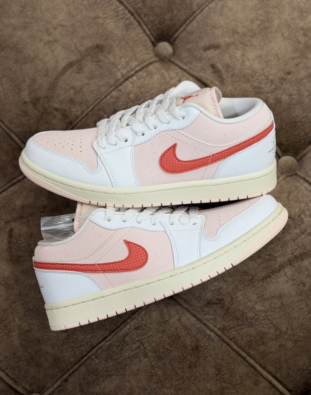نایکی ایر جردن 1 بدون ساق گلبهی شیری‌ || Nike Air Jordan 1 Low Strawberry Milkshake (کد ۸۱۳)