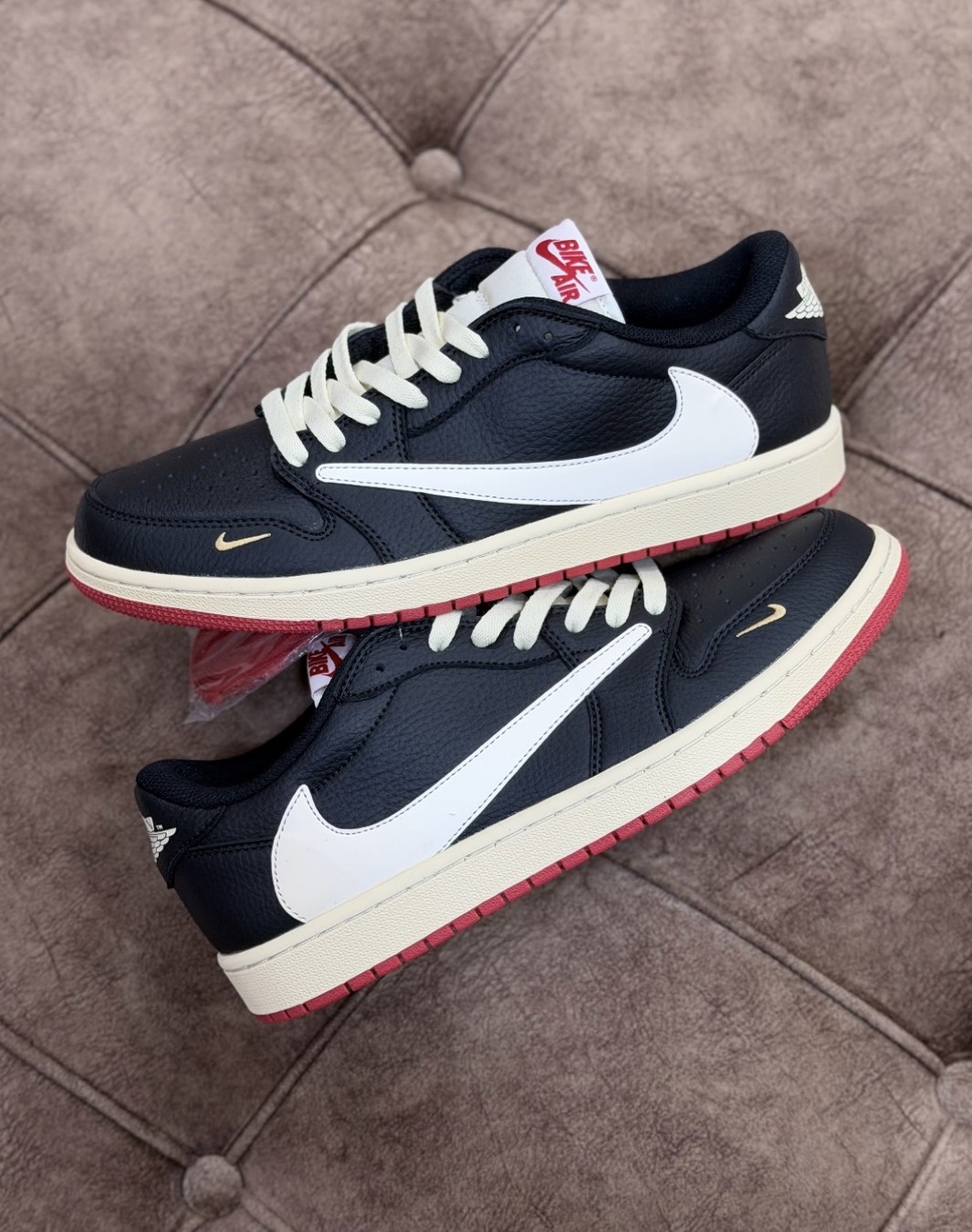 نایکی جردن ۱ ترویس اسکات بدون ساق نایجل سیلوستر || Nike Jordan 1 Travis Scott Nigel Sylvester (کد ۸۳۹)