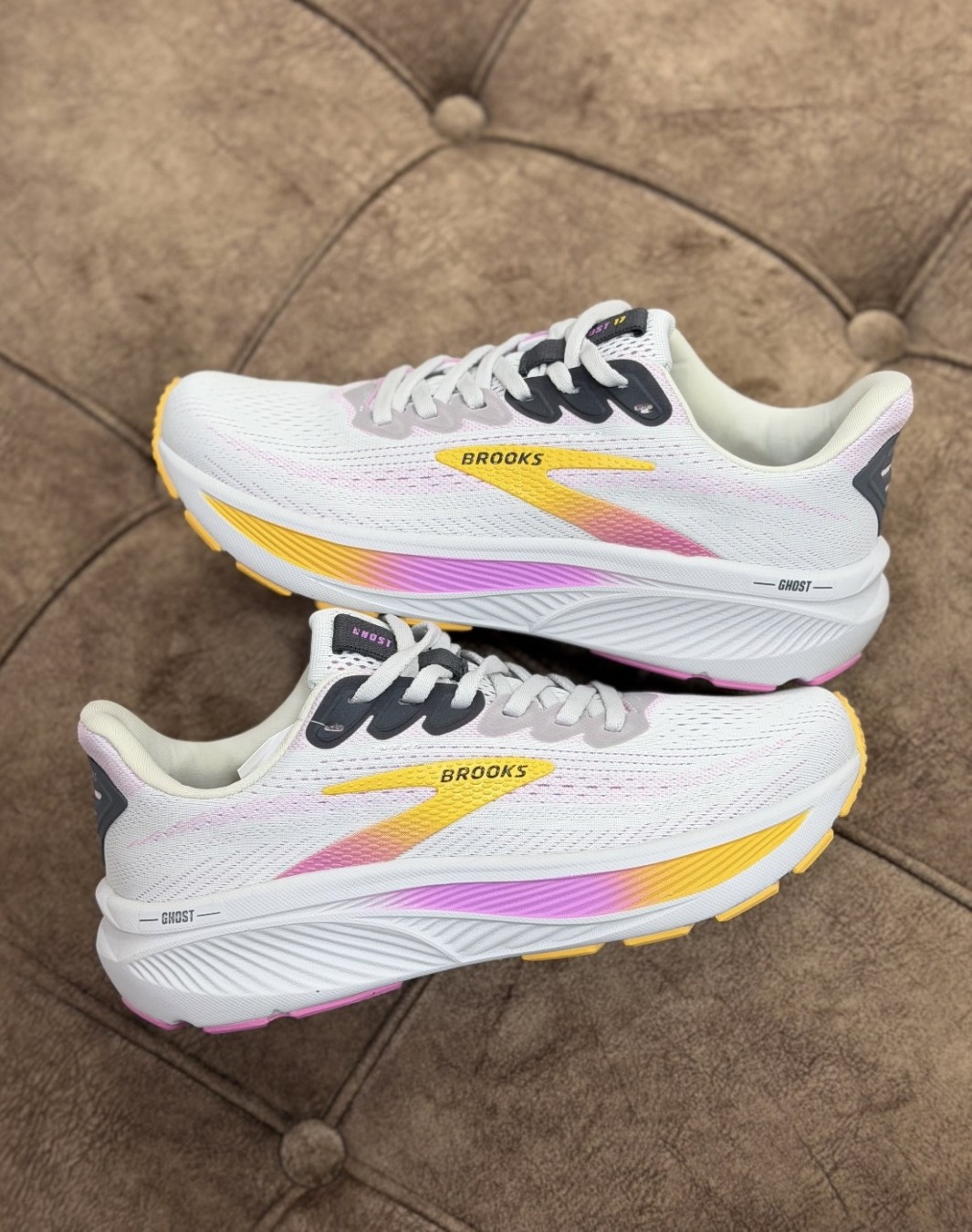 بروکس گوست ۱۷ طوسی صورتی || Brooks Ghost 17 Gray Pink (کد ۷۸۳)