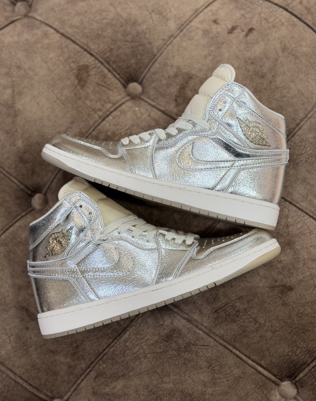 نایکی ایر جردن ۱ ساقدار نقره ای کروم || Nike Air Jordan 1 Retro High OG Chrome (کد ۷۵۰)