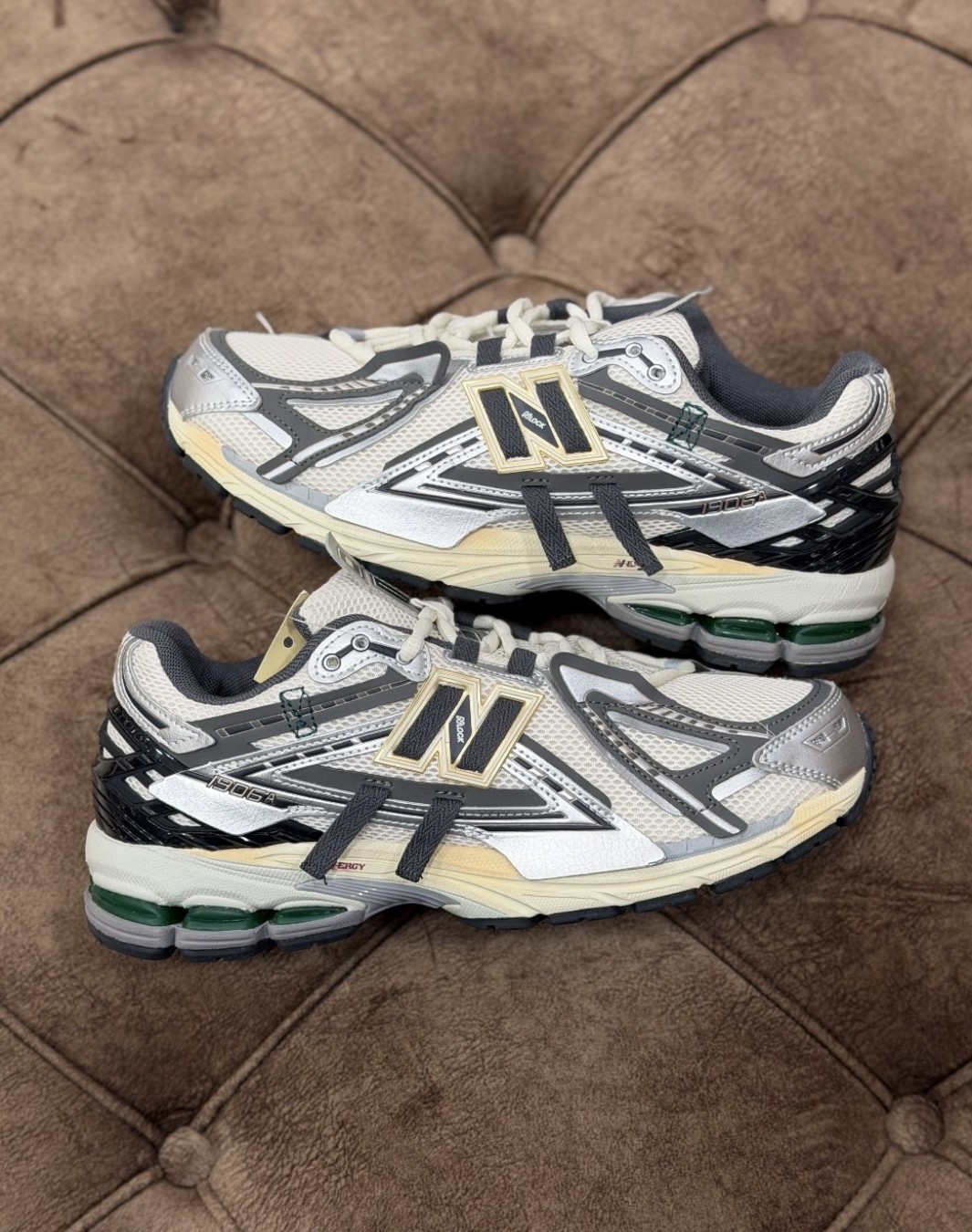 نیوبالانس ۱۹۰۶ نقره ای متالیک || New Balance 1906 A Silver Metallic (کد ۶۷۳)