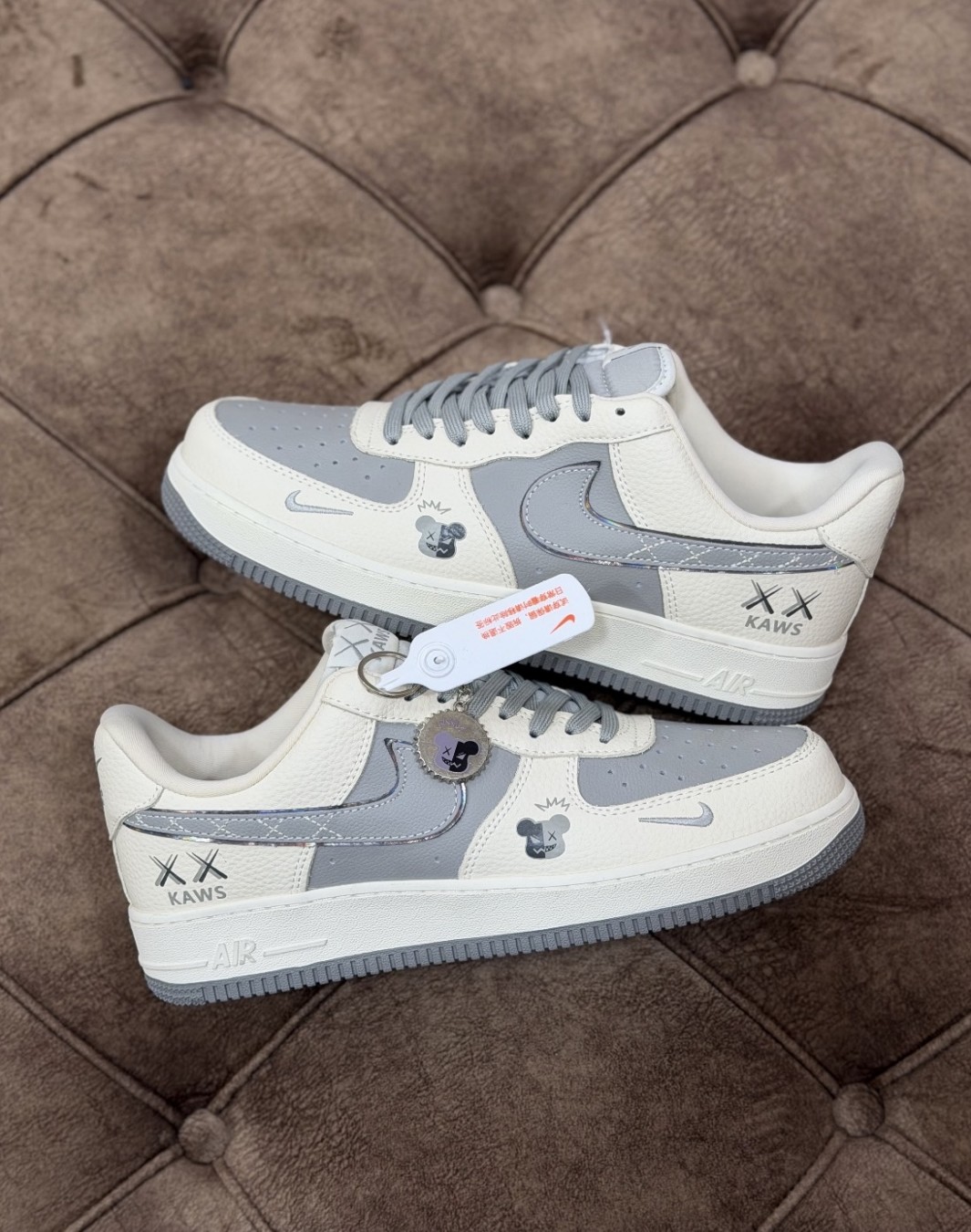نایکی ایرفورس ۱ کاز سفید طوسی || Nike Airforce 1 Kaws (کد ۶۷۲)