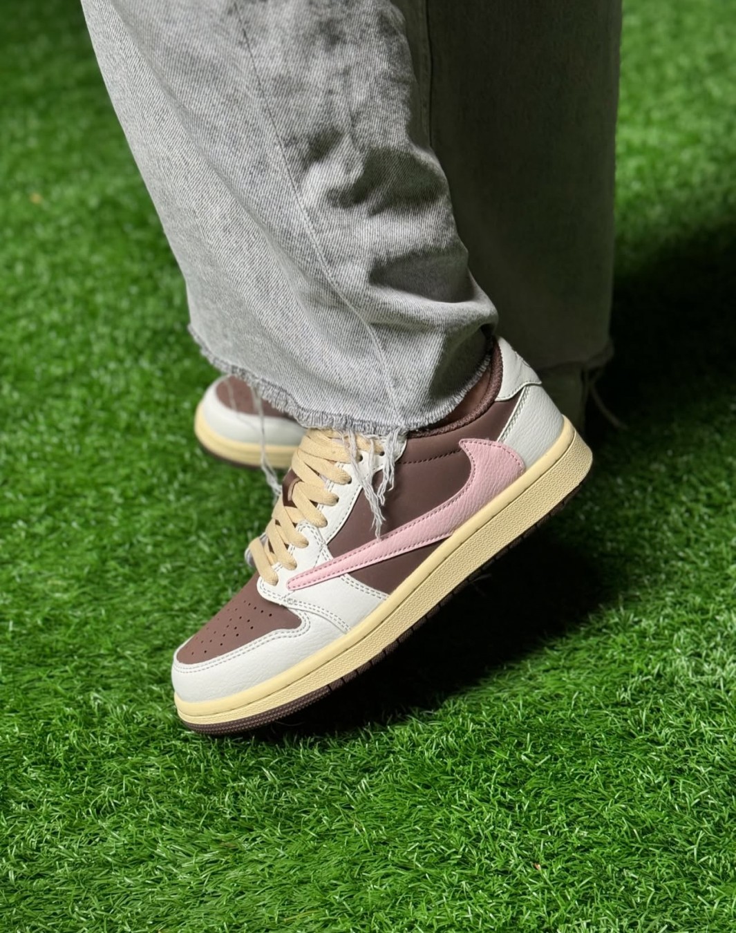 نایکی جردن ۱ ترویس اسکات دارک پونی || Nike Jordan 1 Travis Scott Dark Pony (کد ۵۸۶)