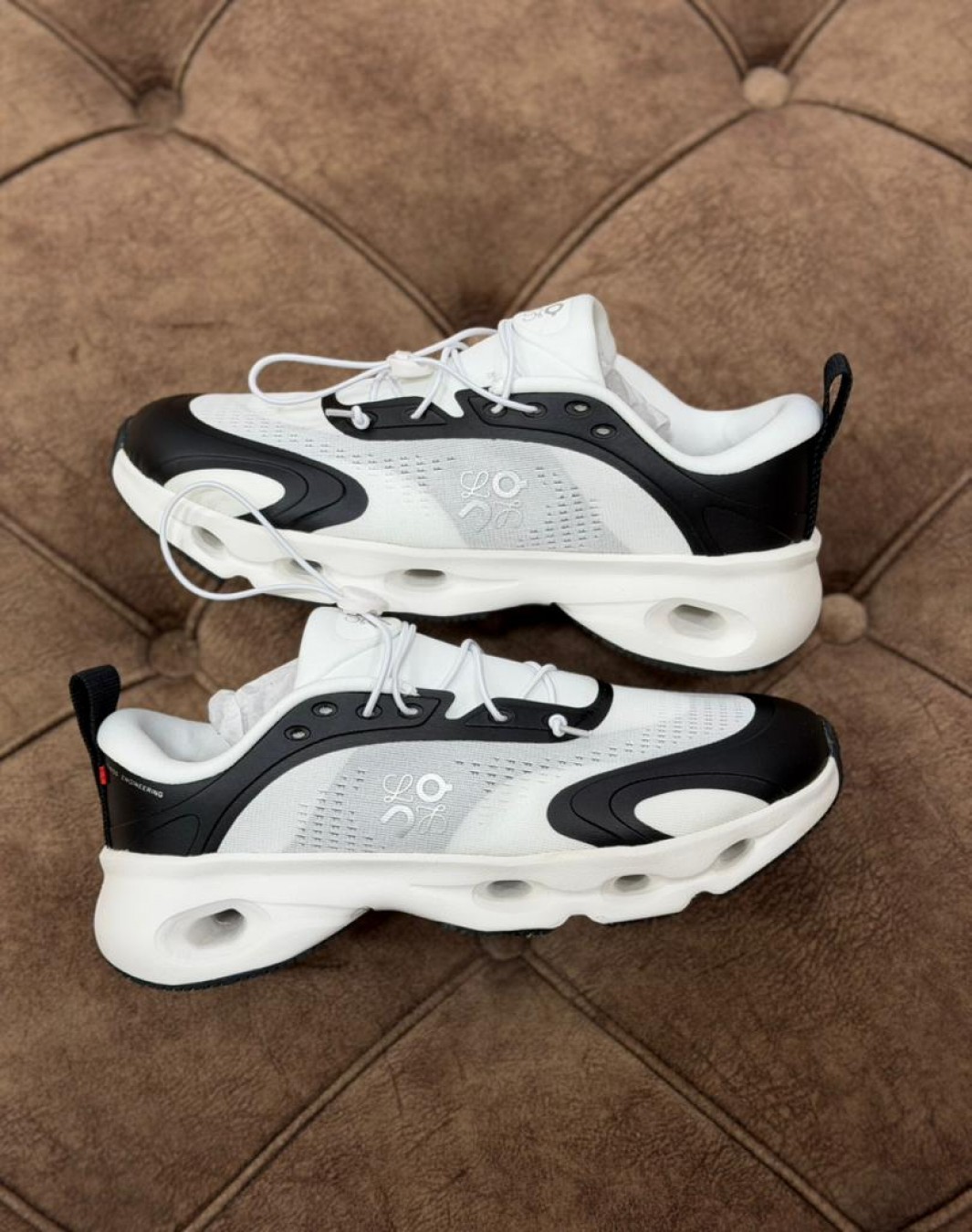 آن رانینگ کلودسولو سفید مشکی || On Running Cloudsolo LOEWE White Black (کد ۹۲۰)