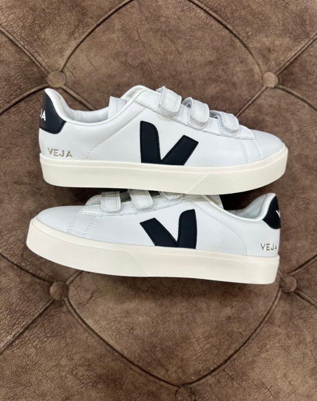 وجا سه چسب سفید مشکی || Veja Recife Leather White Black (کد ۹۳۳)