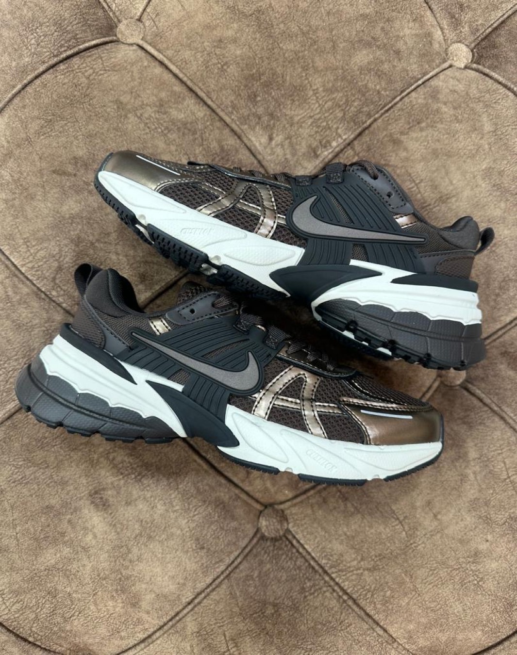 نایکی وی ۲ کی ران قهوه ای تیره || Nike V2K Run Velvet Brown (کد ۶۷۱)