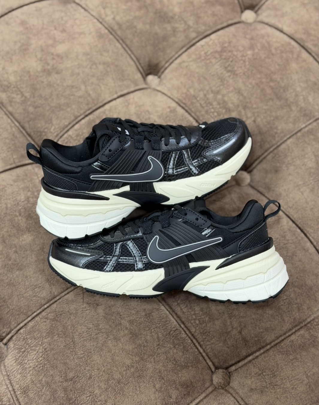 نایکی وی ۲ کی ران مشکی کرم || Nike V2K Run Black Cream (کد ۷۶۳)