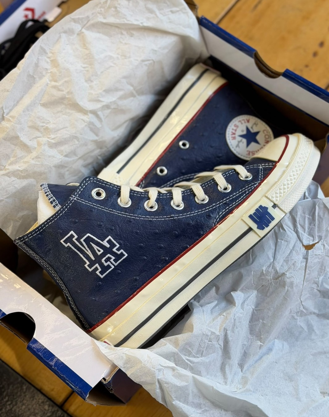 کانورس آل استار 1970 ساقدار سرمه ای ال ای || Converse Chuck Taylor All Star Hi Undefeated x Los Angeles Dodgers (کد ۹۵۰)