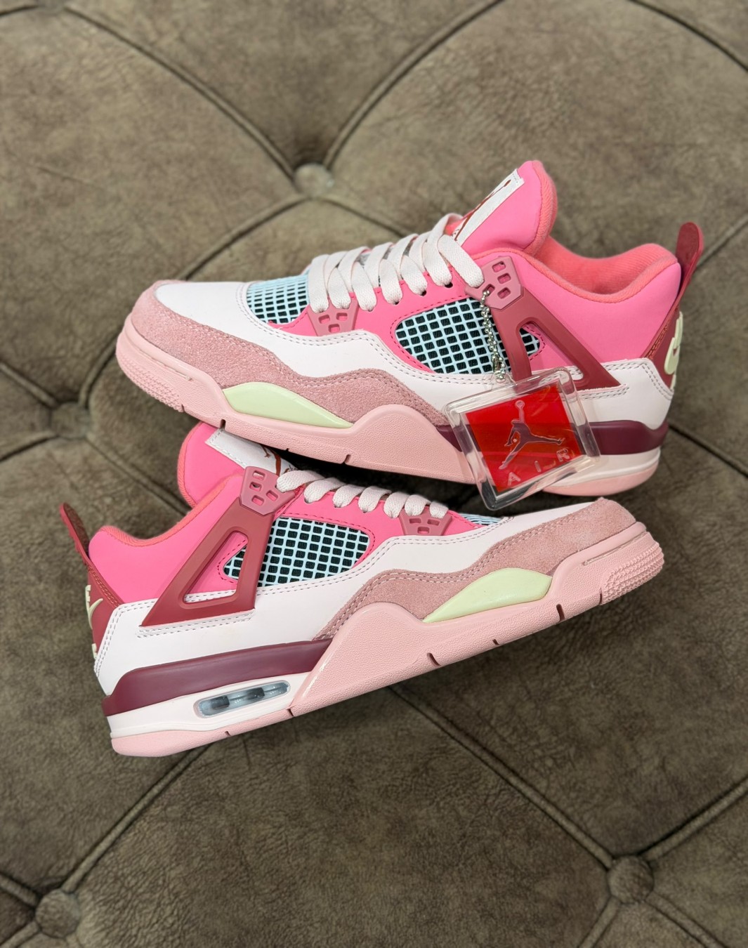 نایکی جردن رترو 4 چنسی صورتی || Nike Jordan Retro 4 Chansey (کد ۹۴۲)