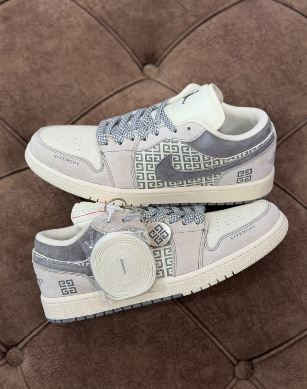نایکی ایر جردن 1 بدون ساق جیوانچی طوسی || Nike Air Jordan 1 Low Givenchi (کد ۹۵۲)