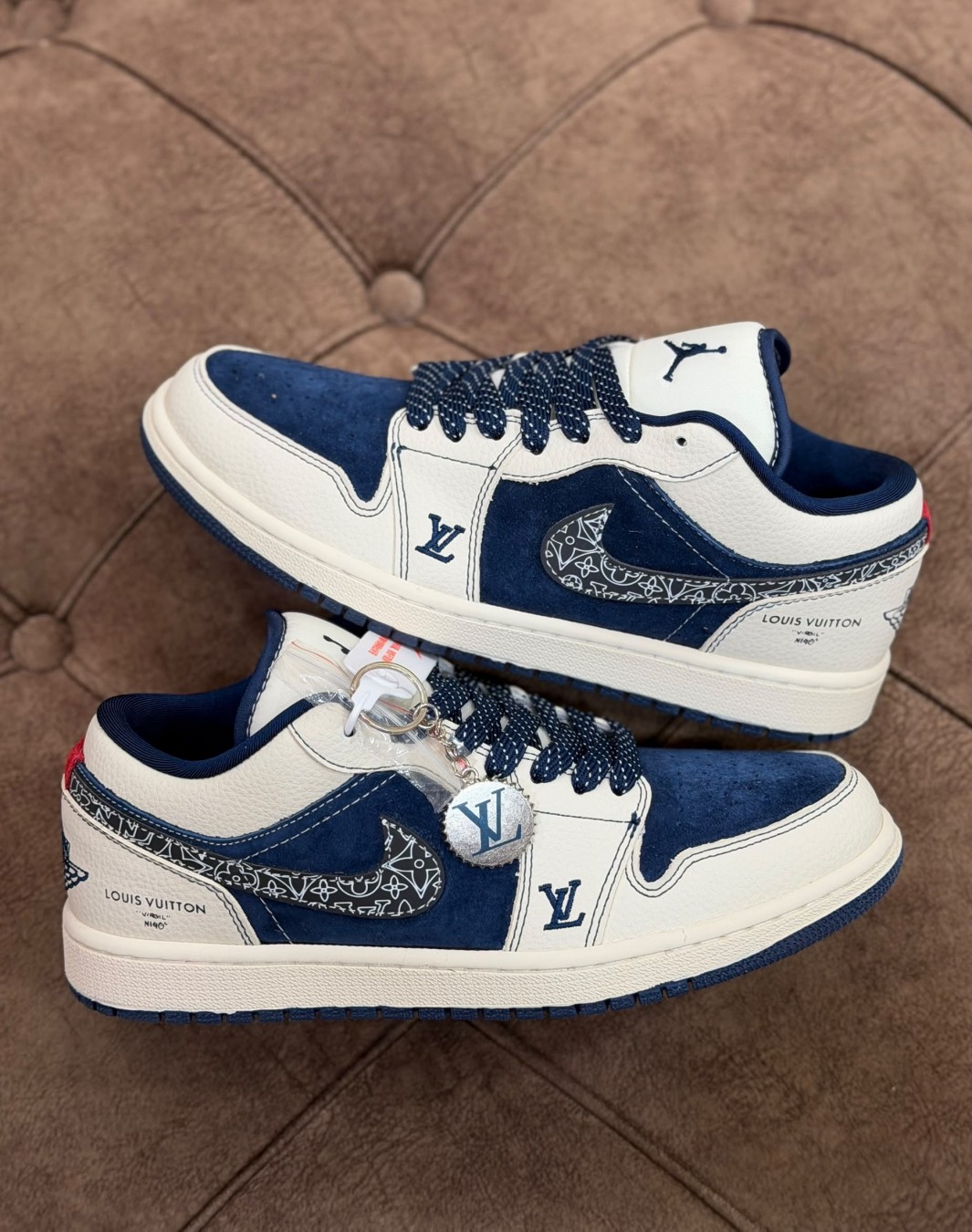 نایکی ایر جردن 1 بدون ساق لویی ویتون سفید سرمه ای || Nike Air Jordan 1 Low Louis Vuitton Monogram Navy (کد ۹۵۴)