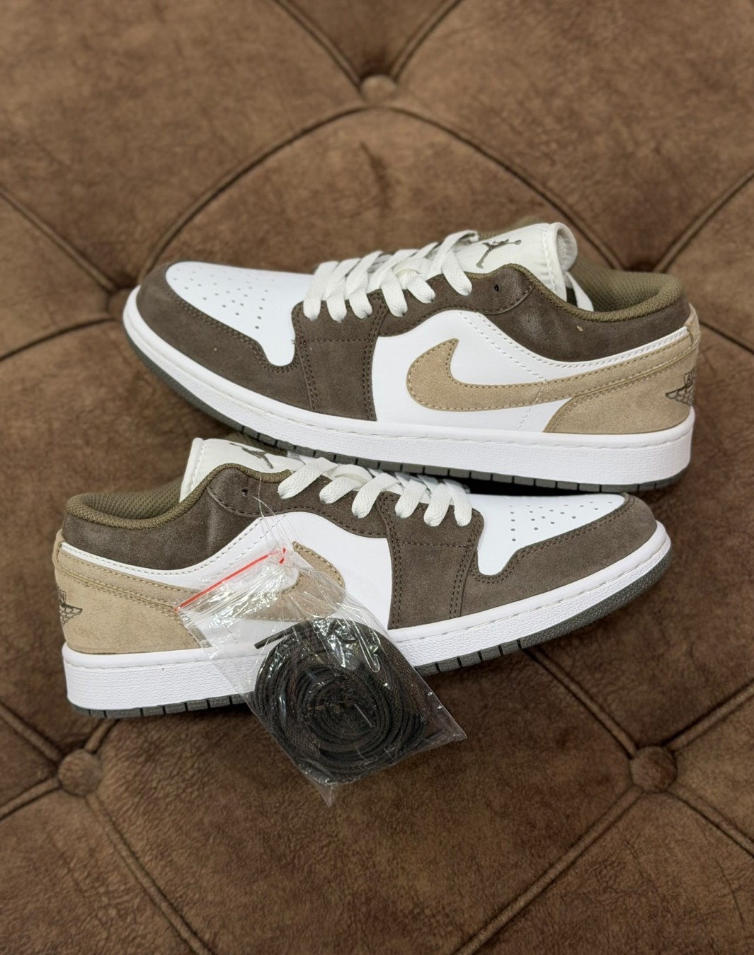 نایکی ایر جردن ۱ بدون ساق ‌سفید قهوه ای || Nike Air Jordan 1 Low Olive Grey Enigma Stone (کد ۹۸۸)