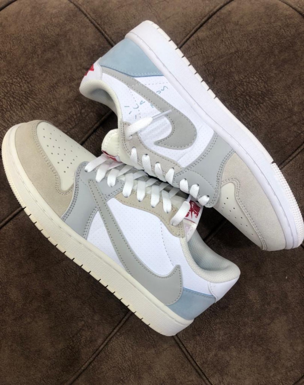 نایکی  جردن 1 ترویس اسکات بدون ساق پاریس || Nike Jordan 1 Travis Scott Paris (کد ۱۰۱۰)