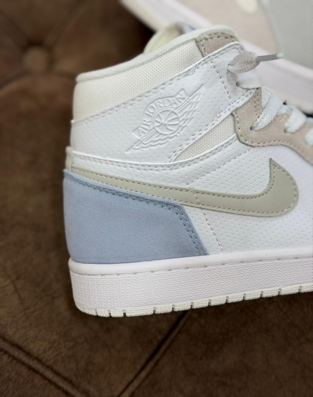 Nike Air Jordan 1 Mid Paris