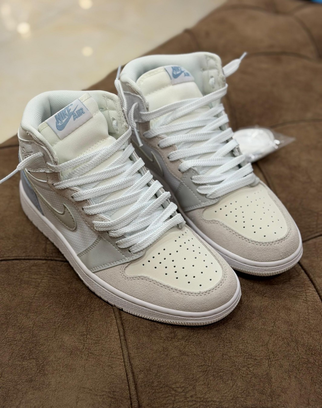 Nike Air Jordan 1 Mid Paris