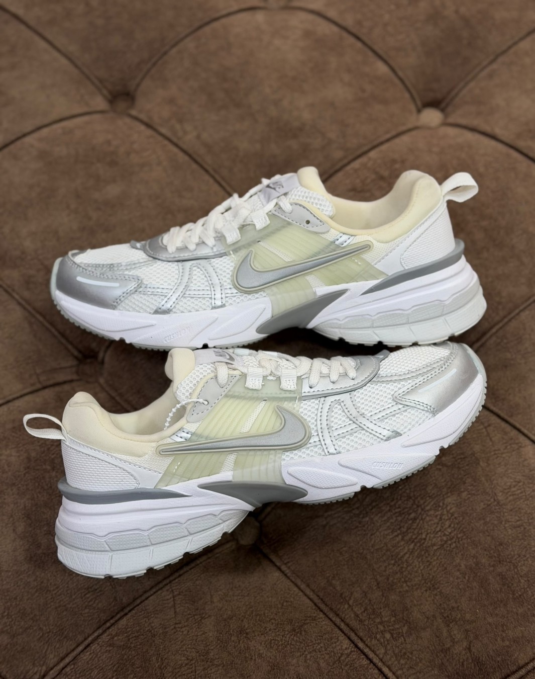 نایکی وی ۲ کی ران سفید نقره ای || Nike V2K Run Metallic Silver White (کد ۵۵۴)