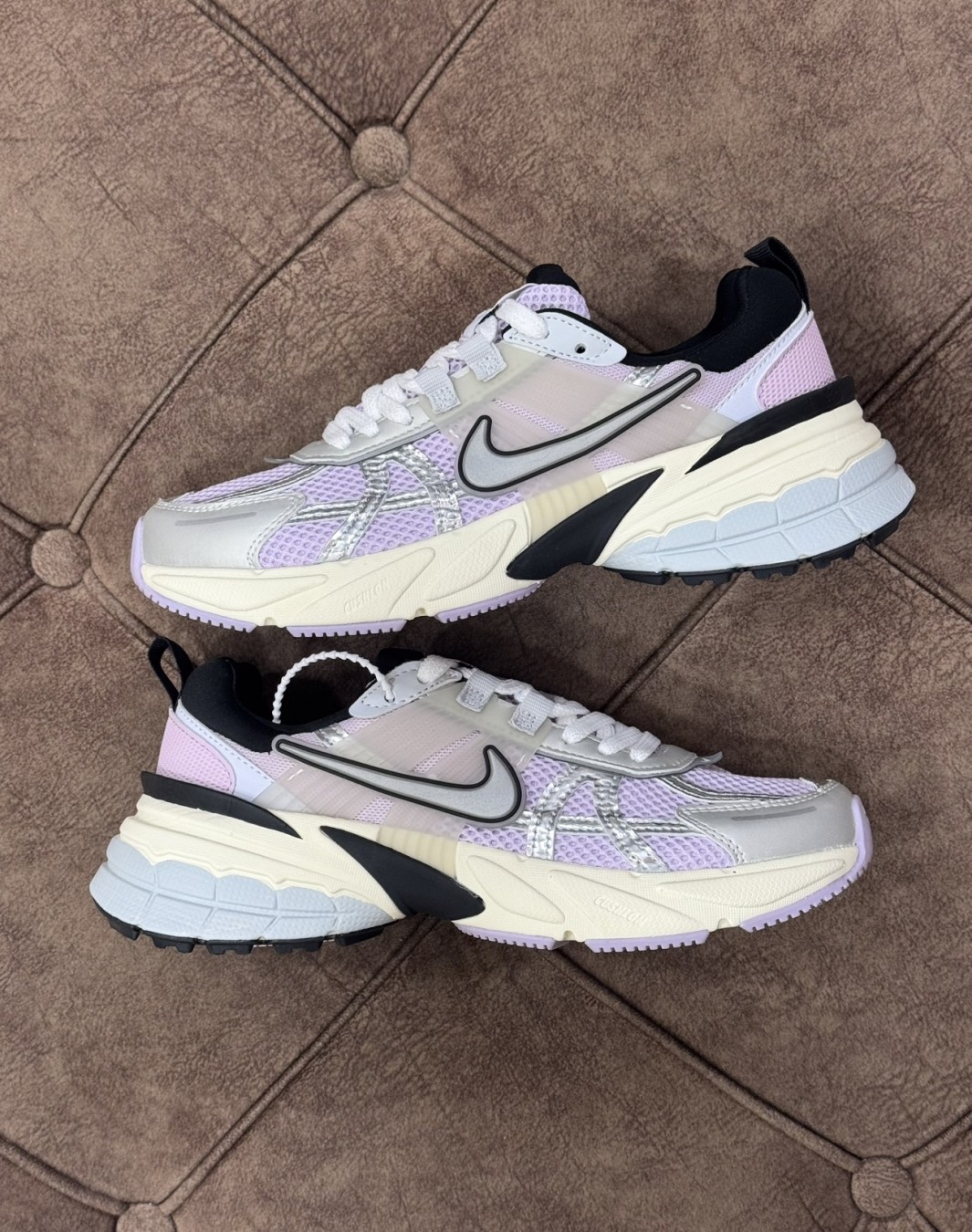 نایکی وی ۲ کی ران یاسی نقره ای || Nike V2K Run Lilac (کد ۵۱۶)